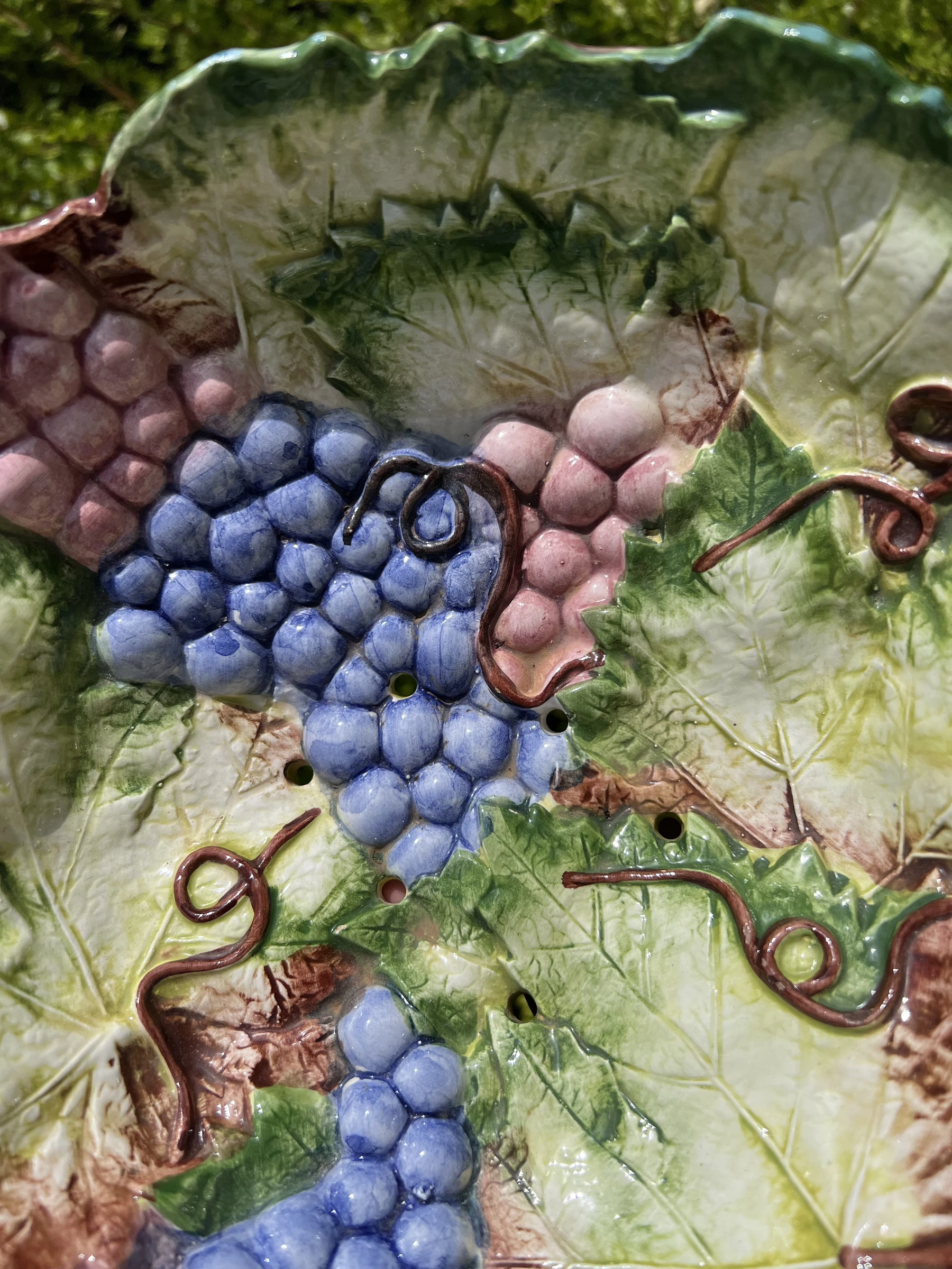 🍇 Vintage keramische fruitafvoer met druiven & wijndruifbladeren decor 23 – photo 2
